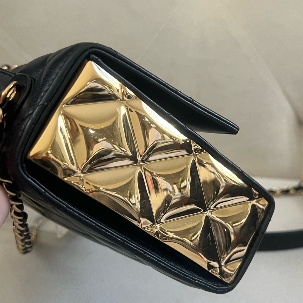 ❌Reserved❌🔥🔥Chanel Quilted Lambskin Golden Box Top Handle mini rectangular Bag - Picture 4 of 9